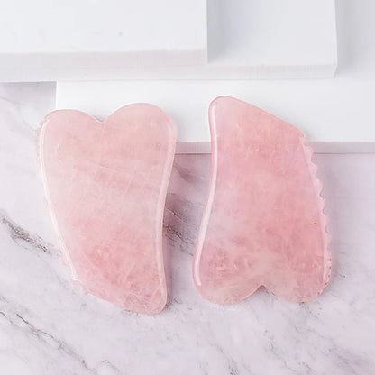 Gua sha | Gasharequin™ | Outil de massage facial dentelé en quart rose - belleMbeauté