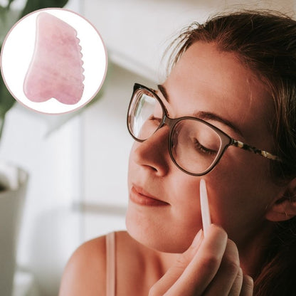 Gua sha | Gasharequin™ | Outil de massage facial dentelé en quart rose - belleMbeauté