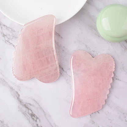 Gua sha | Gasharequin™ | Outil de massage facial dentelé en quart rose - belleMbeauté