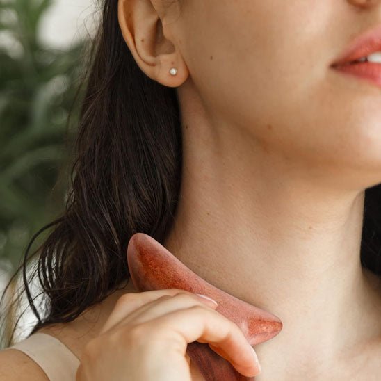 Gua Sha Visage Bois Femme 45+ – Massage Anti - Âge Naturel & Raffermissant - belleMbeauté
