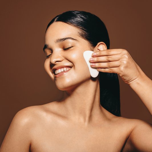 Gua sha visage | GuashaPur™ Outil de massage facial blanc , anti ridules ,anti cernes et anti fatigue - belleMbeauté