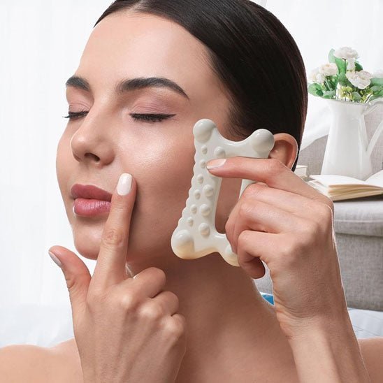 Pierre gua sha | NewGuasha | Outil de massage dentelé en céramique , ergonomique et antiride - belleMbeauté