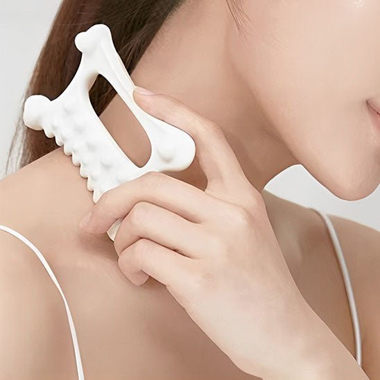 Pierre gua sha | NewGuasha | Outil de massage dentelé en céramique , ergonomique et antiride - belleMbeauté