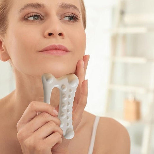Pierre gua sha | NewGuasha | Outil de massage dentelé en céramique , ergonomique et antiride - belleMbeauté